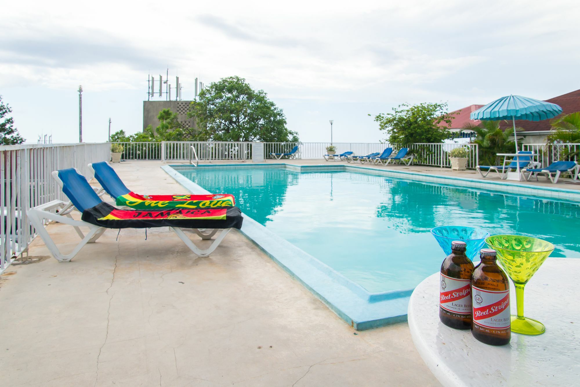 Montego Bay Club Apartments Extérieur photo