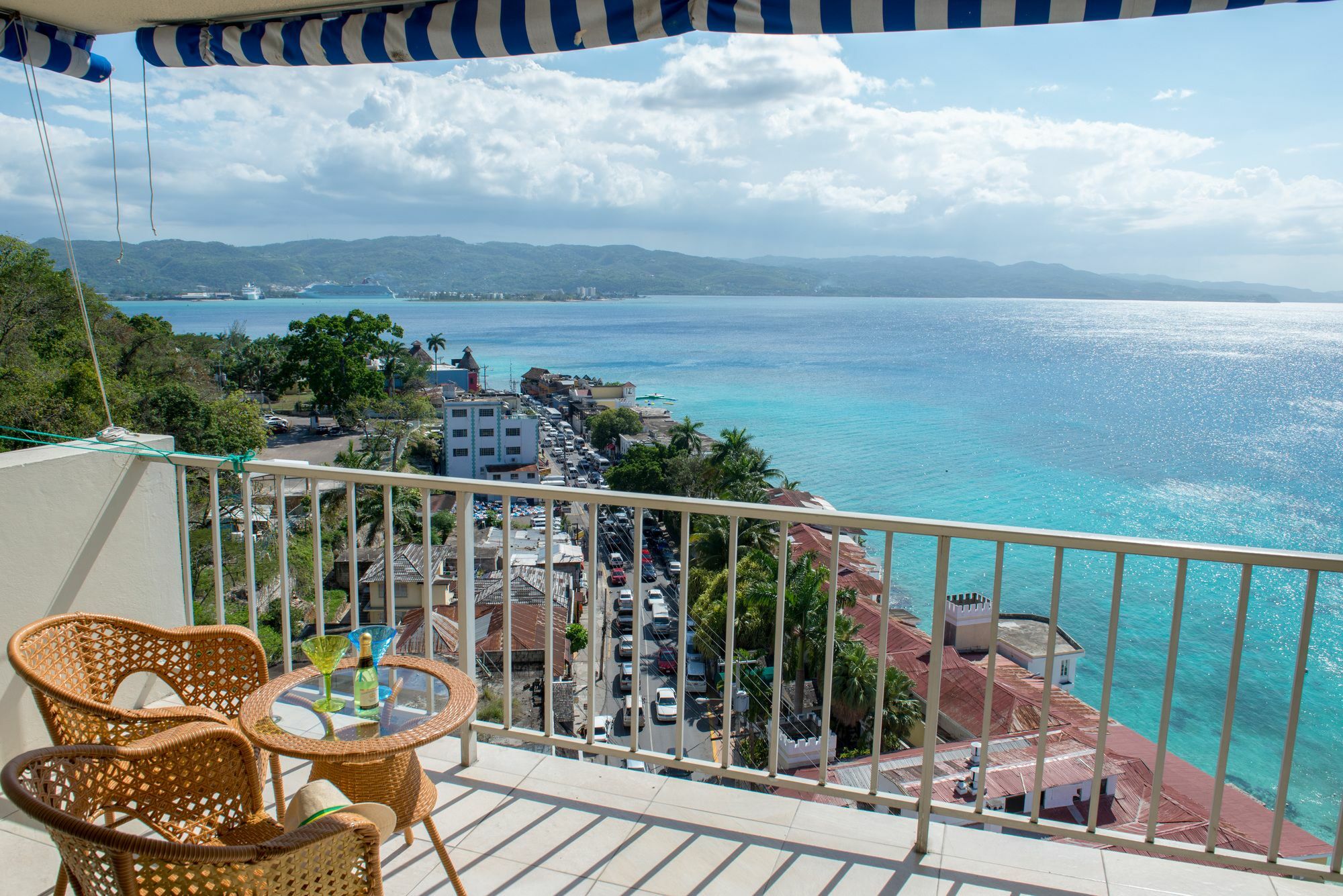 Montego Bay Club Apartments Extérieur photo