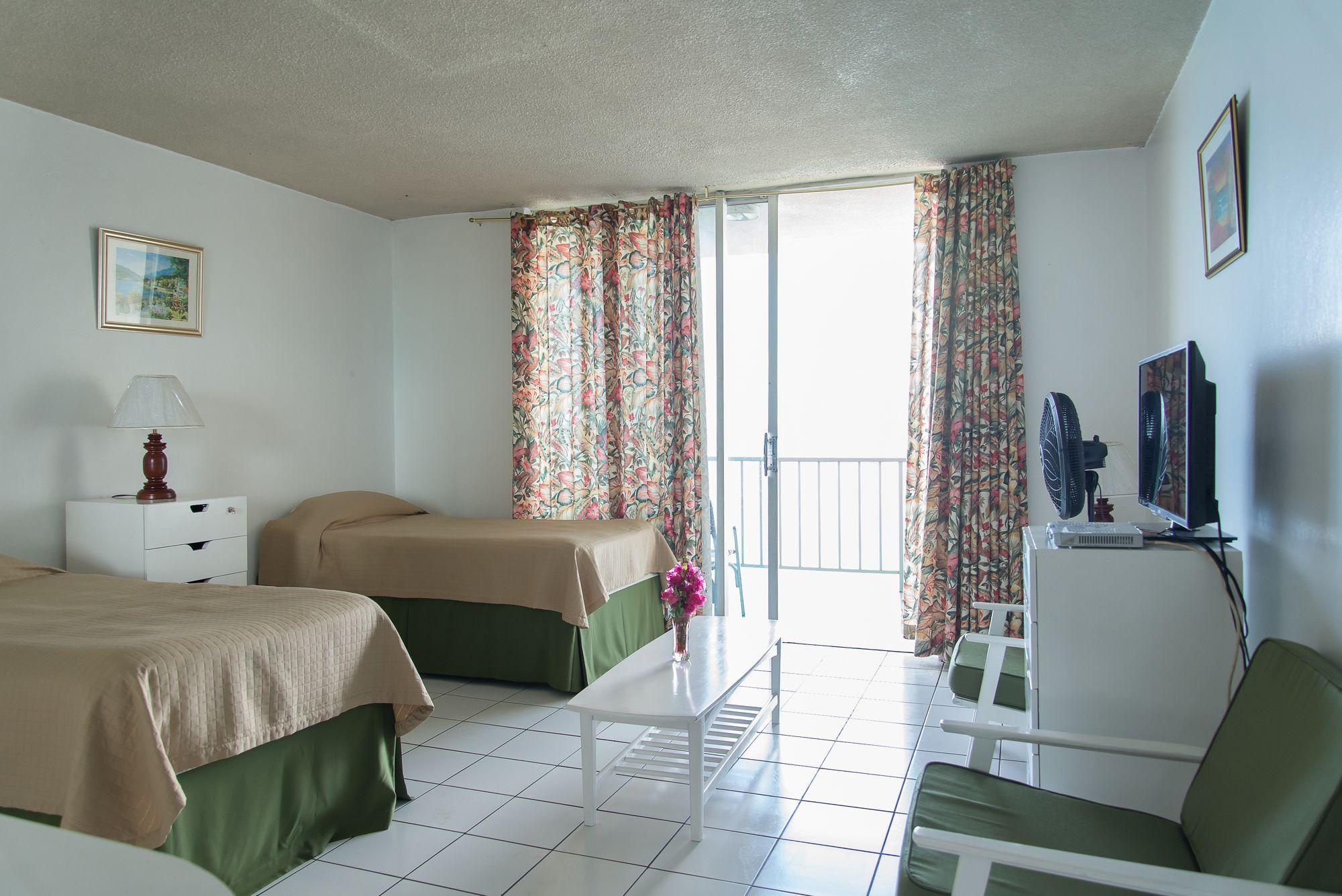 Montego Bay Club Apartments Extérieur photo